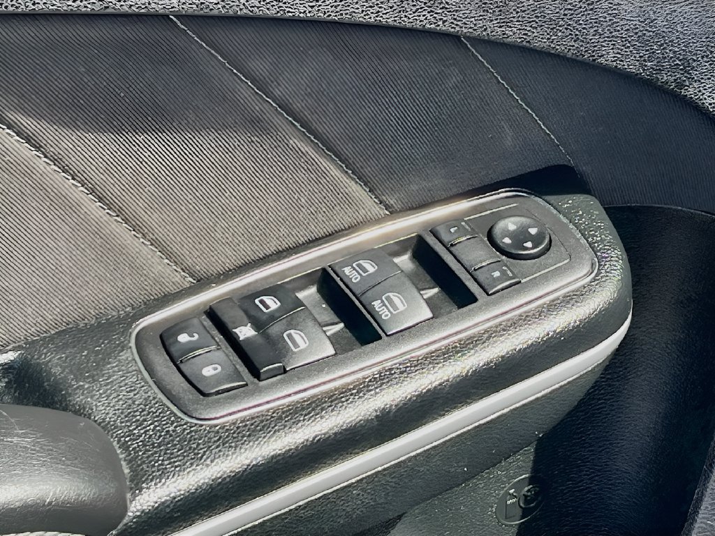 Used 2023 Dodge Charger SXT RWD image 17