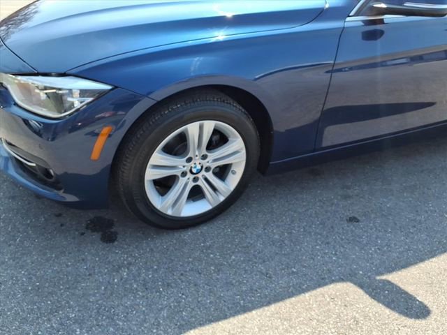 Used 2018 BMW 330i xDrive Sedan w/ Premium Package image 4