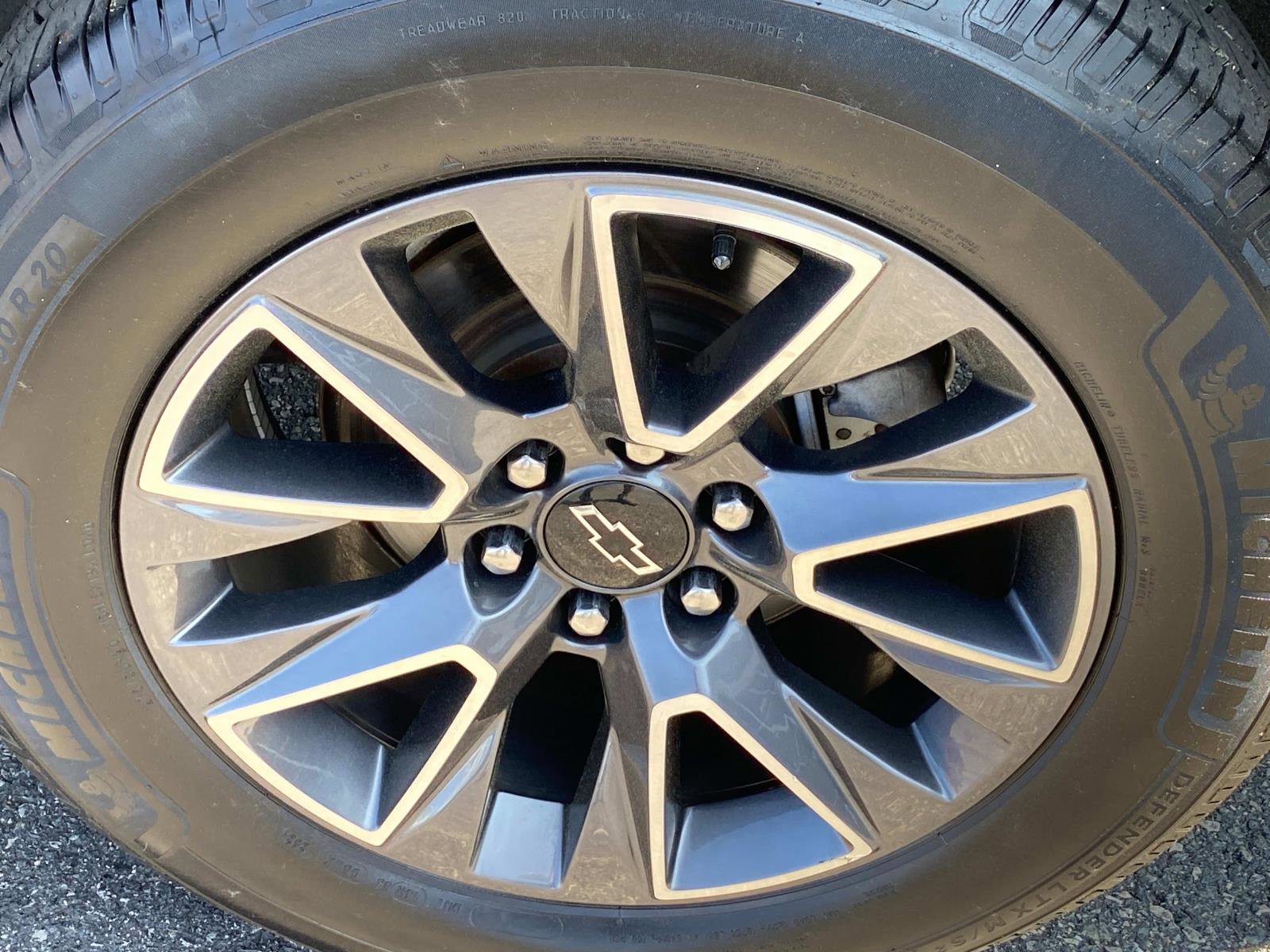 Used 2021 Chevrolet Tahoe Z71 w/ Z71 Signature Package image 27