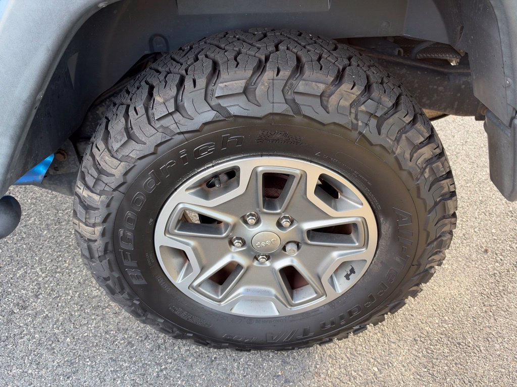 Used 2015 Jeep Wrangler Unlimited Rubicon w/ Connectivity Group AWD/4WD image 13