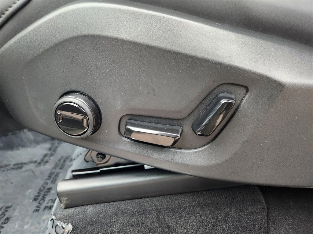 Used 2025 Volvo XC90 B6 Core w/ Protection Package Premier image 7