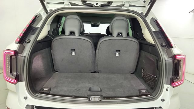 New 2026 Volvo EX90 Plus RWD image 40