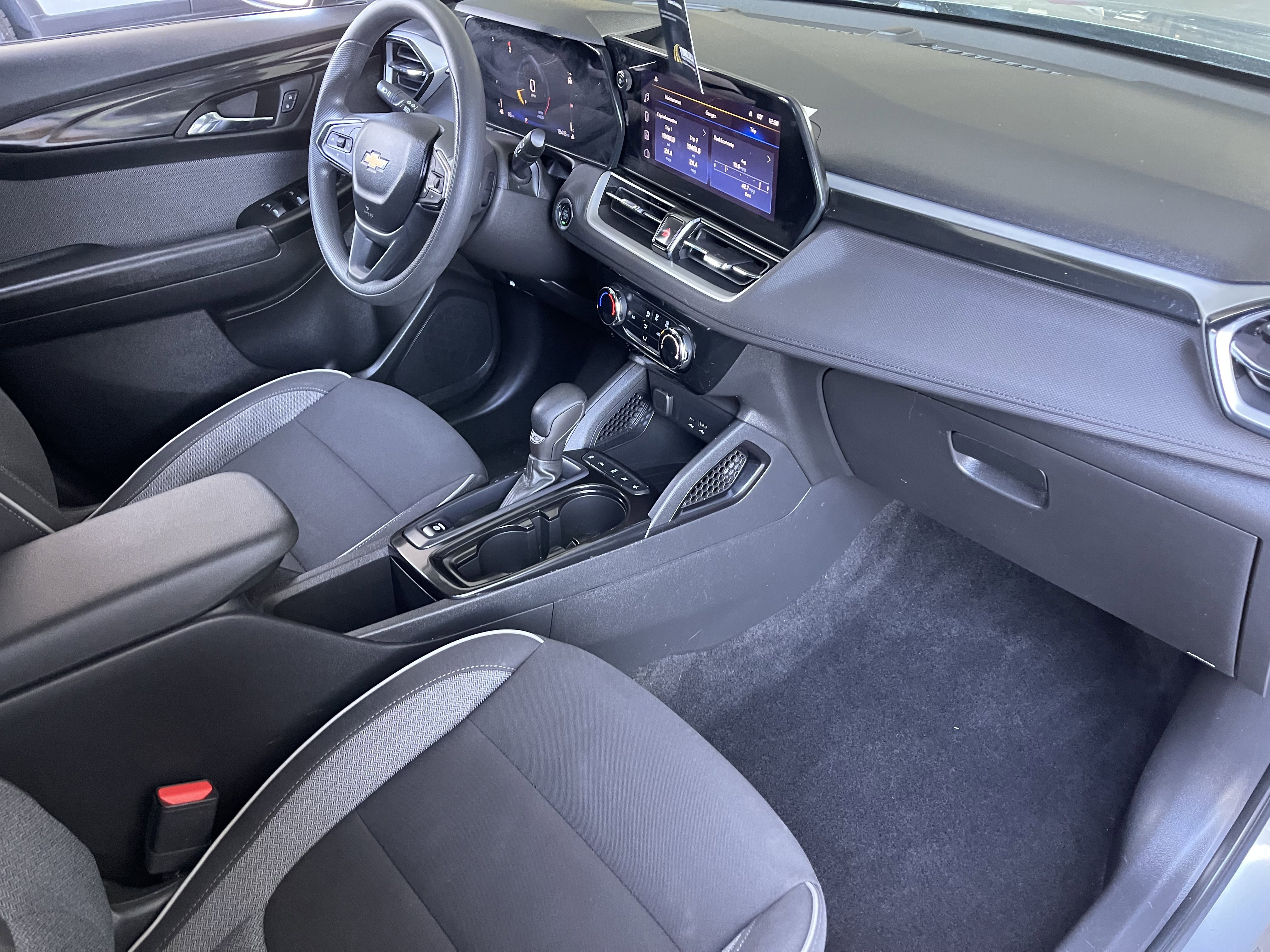 Used 2024 Chevrolet TrailBlazer LT FWD image 28