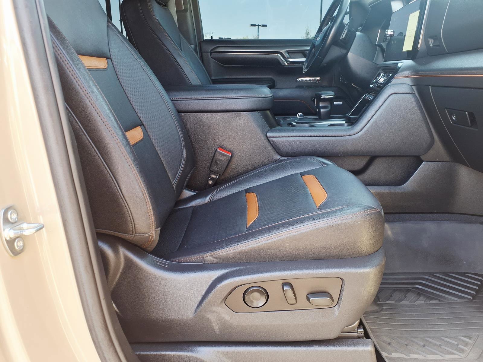 Used 2023 GMC Sierra 1500 AT4 w/ AT4 Premium Package AWD/4WD image 11