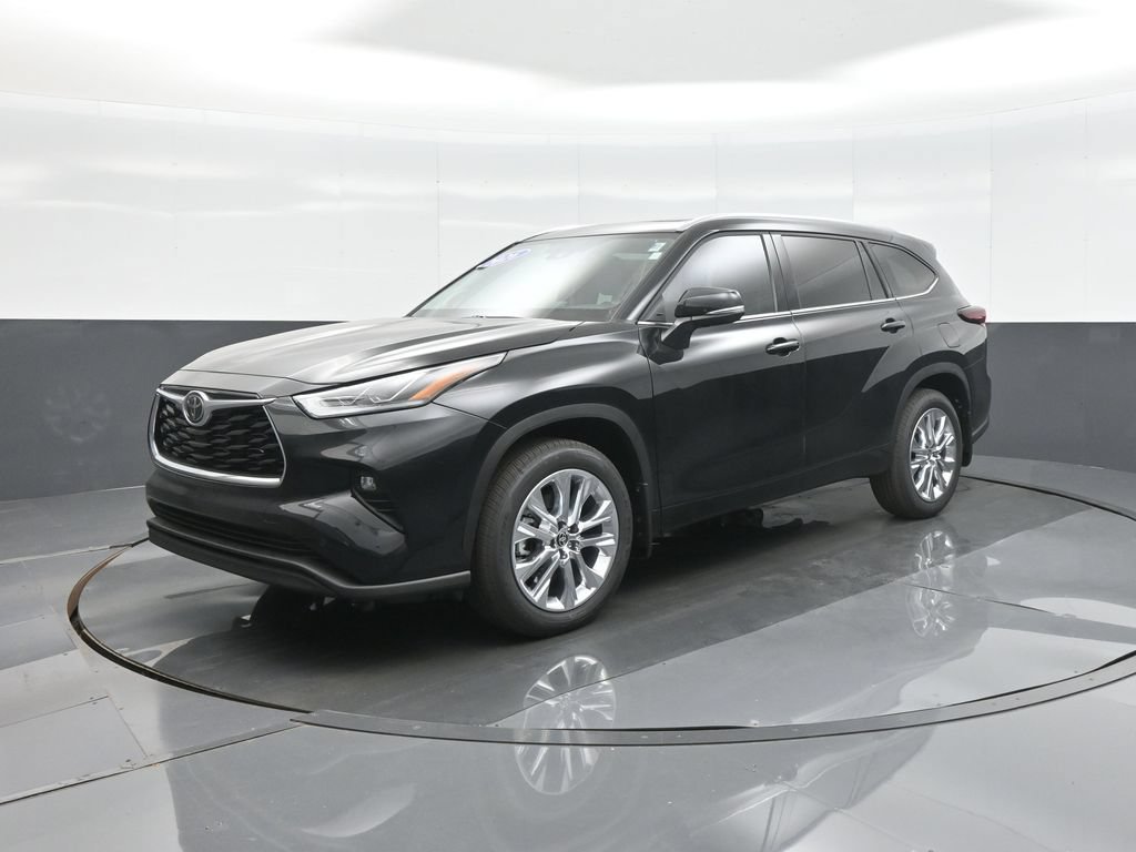 Certified 2026 Toyota Highlander Limited AWD/4WD image 3