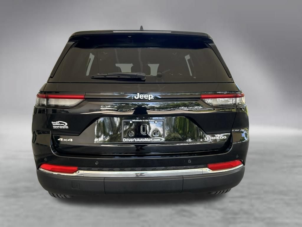 Used 2025 Jeep Grand Cherokee Laredo AWD/4WD image 30