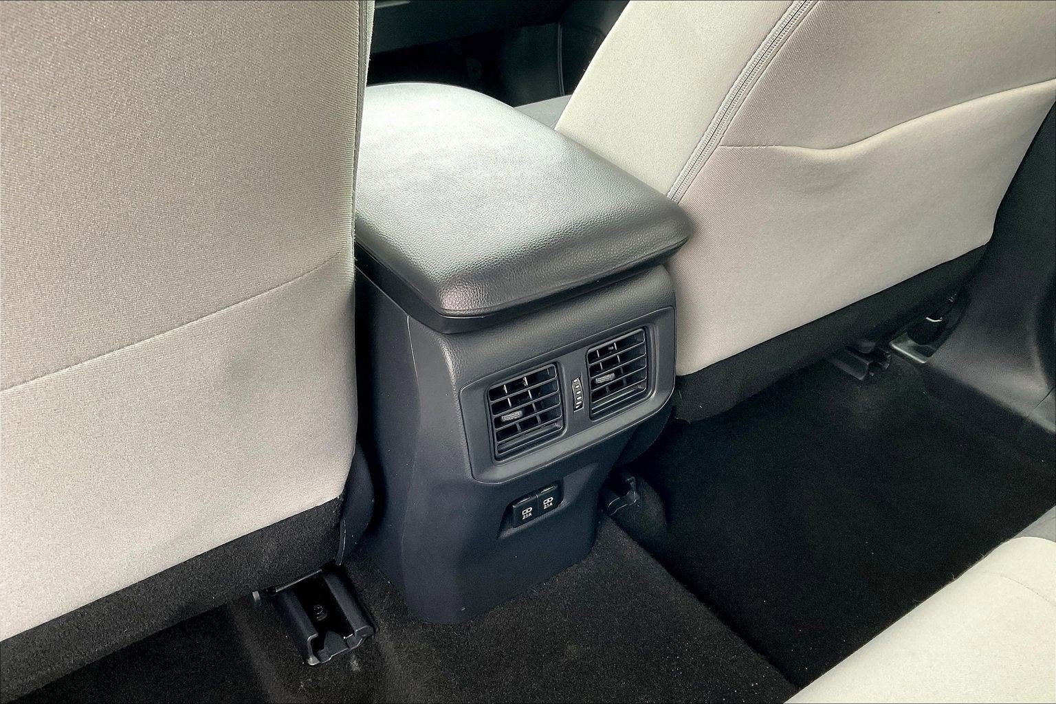 Used 2019 Toyota RAV4 XLE AWD/4WD image 10