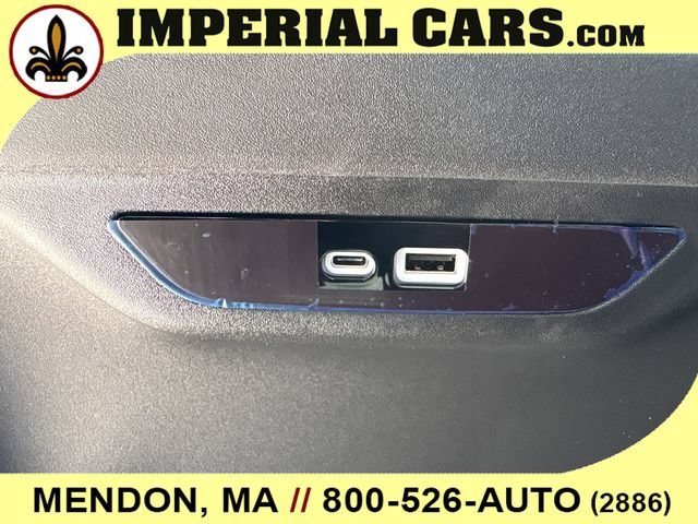 New 2027 Chrysler Pacifica Limited w/ Family Tech Group AWD/4WD image 15