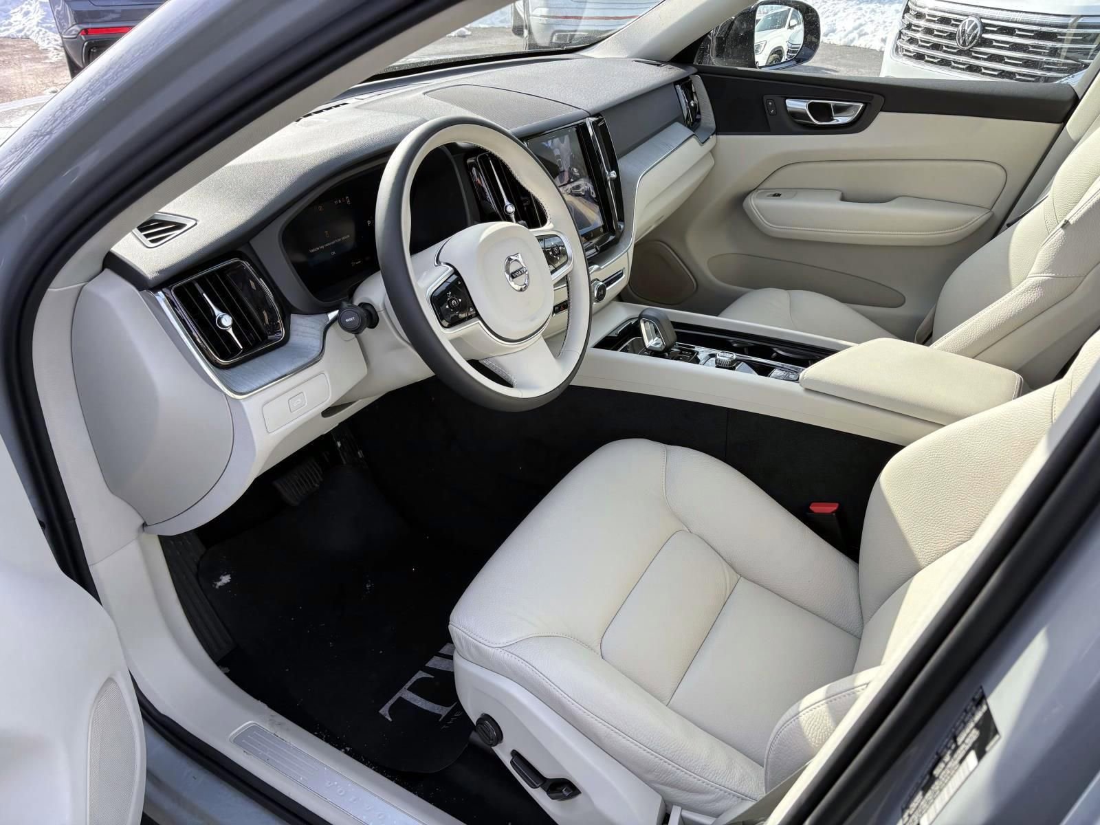 Used 2025 Volvo XC60 B5 Plus w/ Climate Package image 23