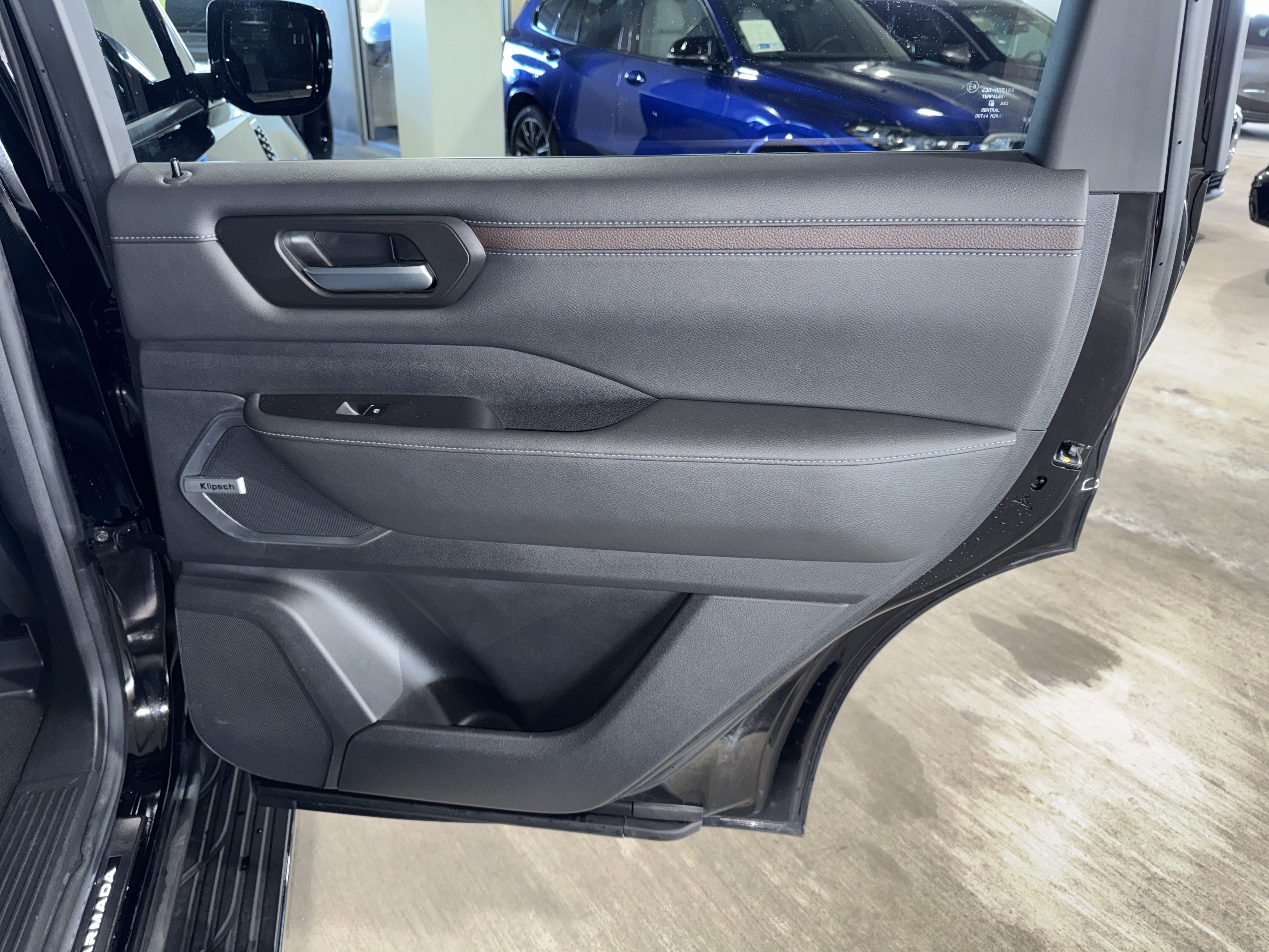 Used 2025 Nissan Armada Platinum Reserve RWD image 17