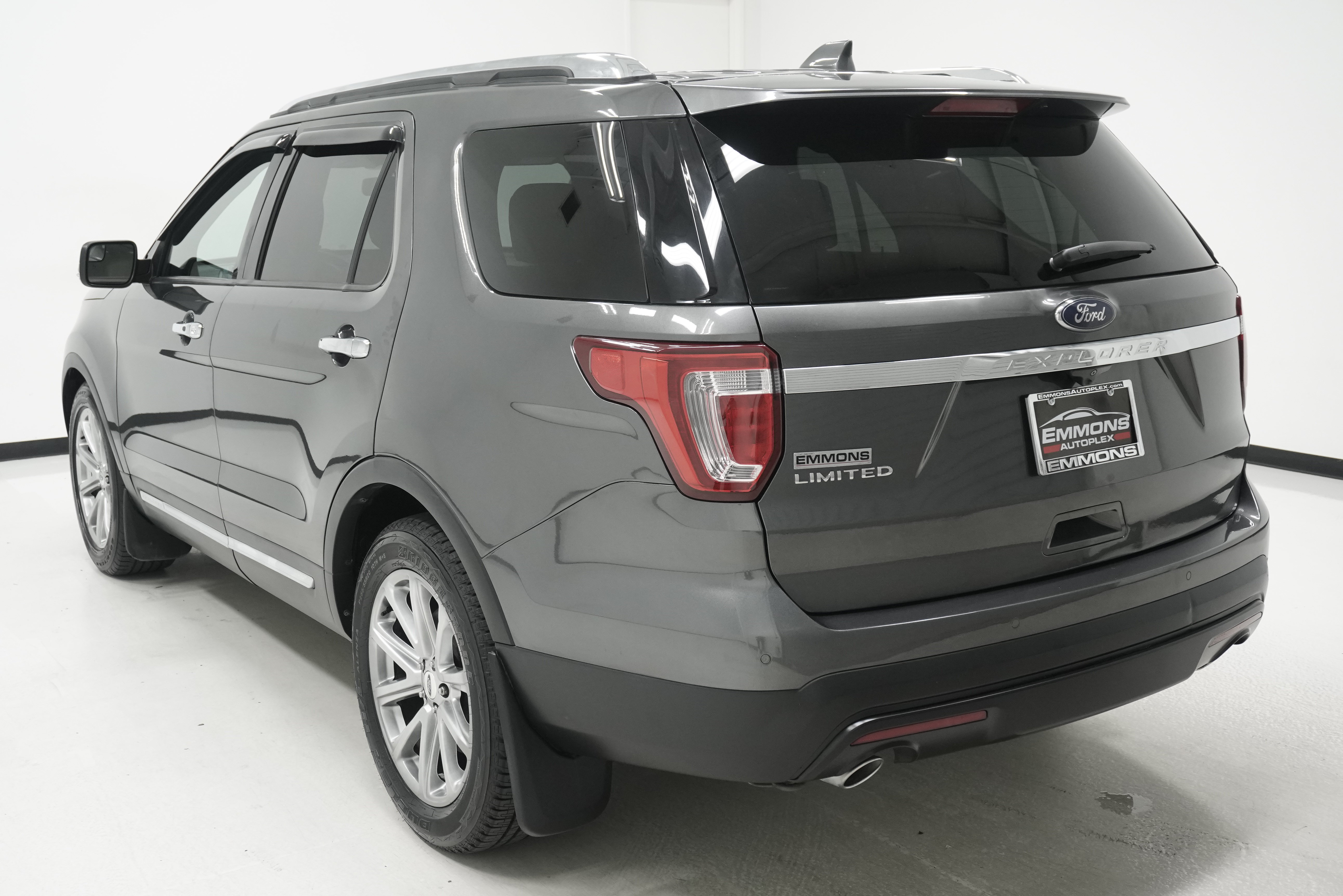 Used 2017 Ford Explorer Limited FWD image 6