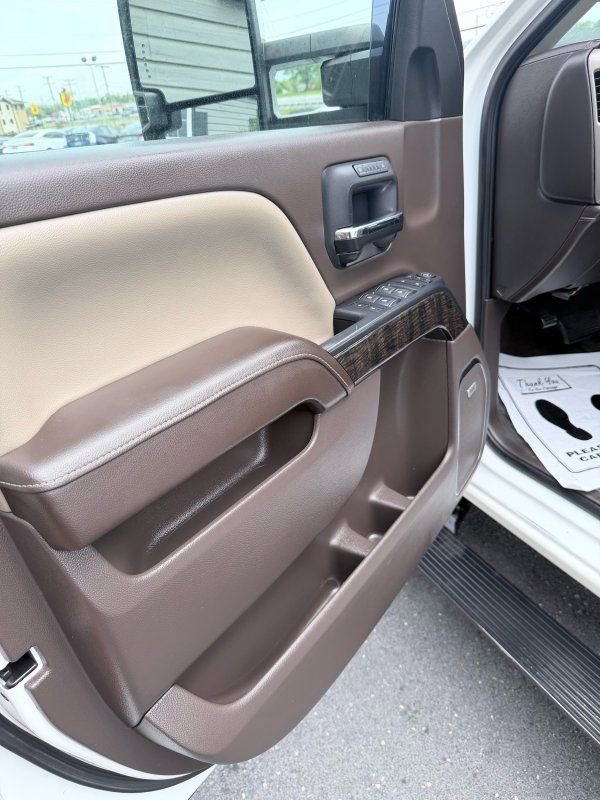 Used 2015 GMC Sierra 2500 Denali w/ Duramax Plus Package AWD/4WD image 8