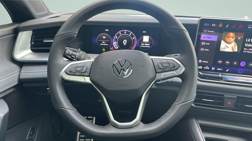 New 2026 Volkswagen Tiguan SE R-Line FWD image 14