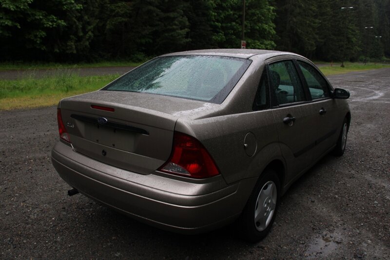 Used 2003 Ford Focus LX FWD image 3