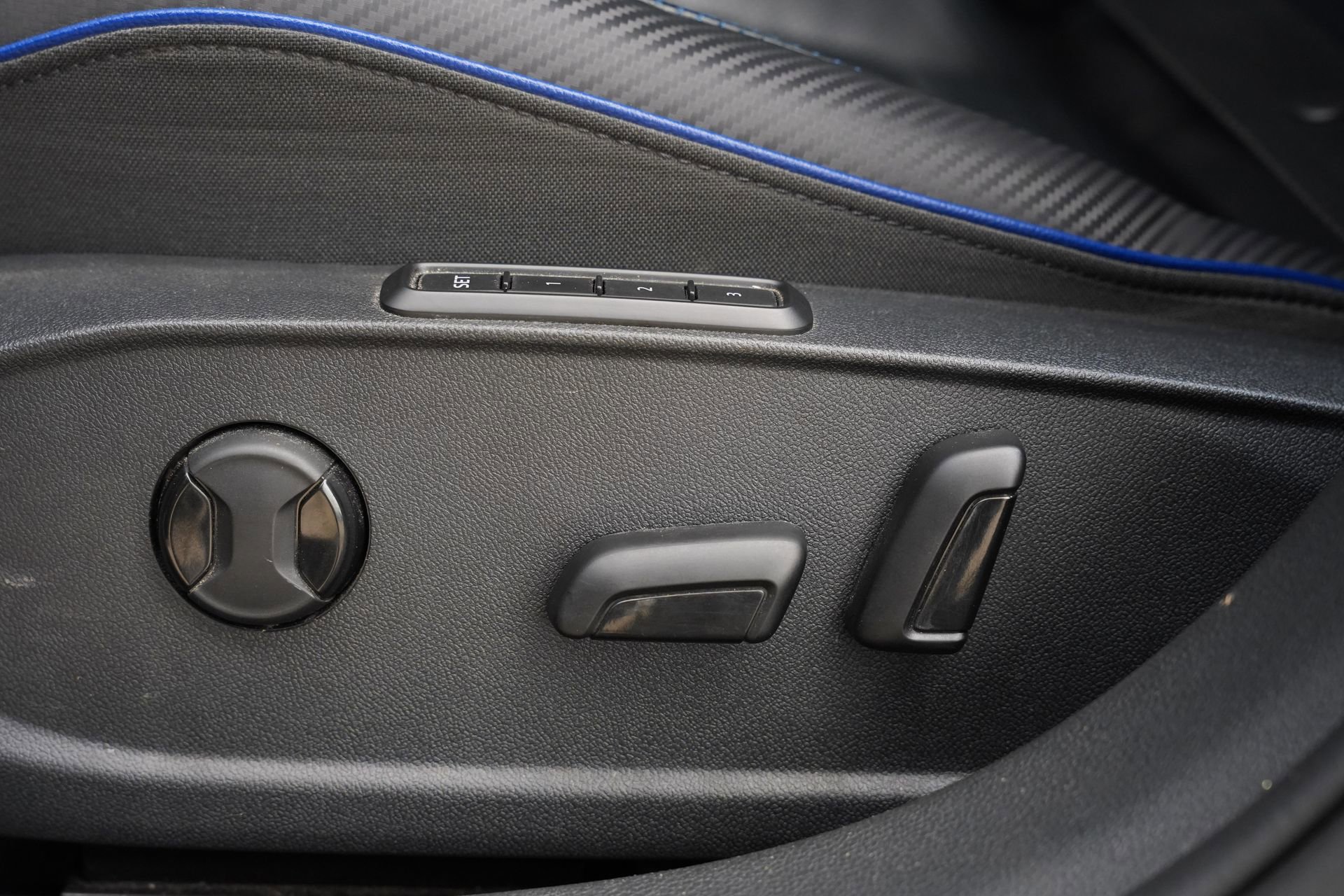 Used 2022 Volkswagen Golf R image 15
