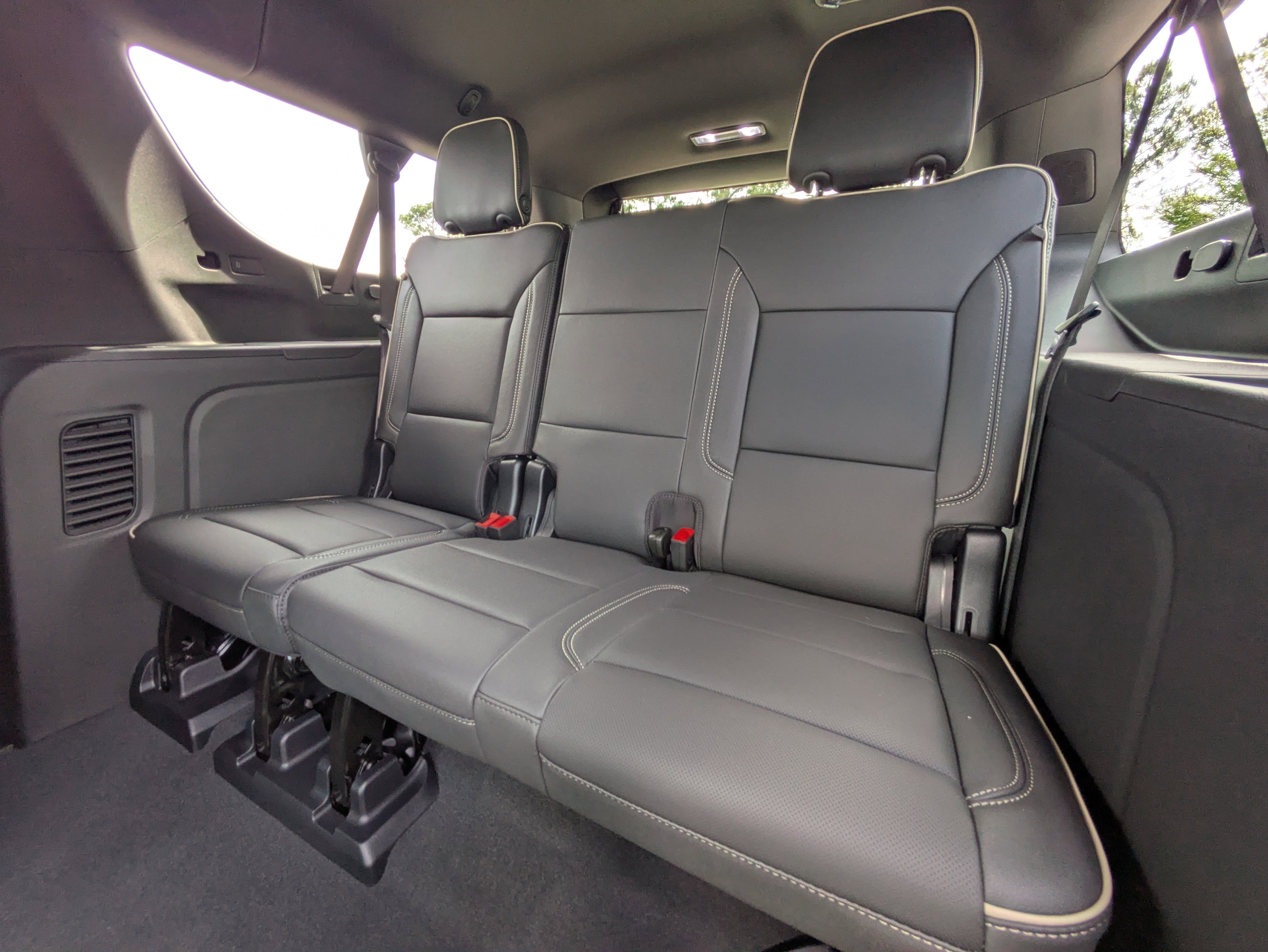 New 2026 Chevrolet Suburban Premier w/ Sun And Tow Package AWD/4WD image 10