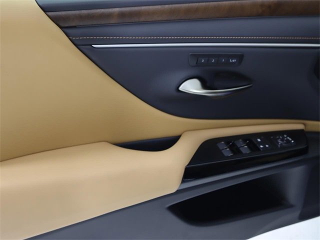 New 2025 Lexus ES 300h w/ Premium Package image 11