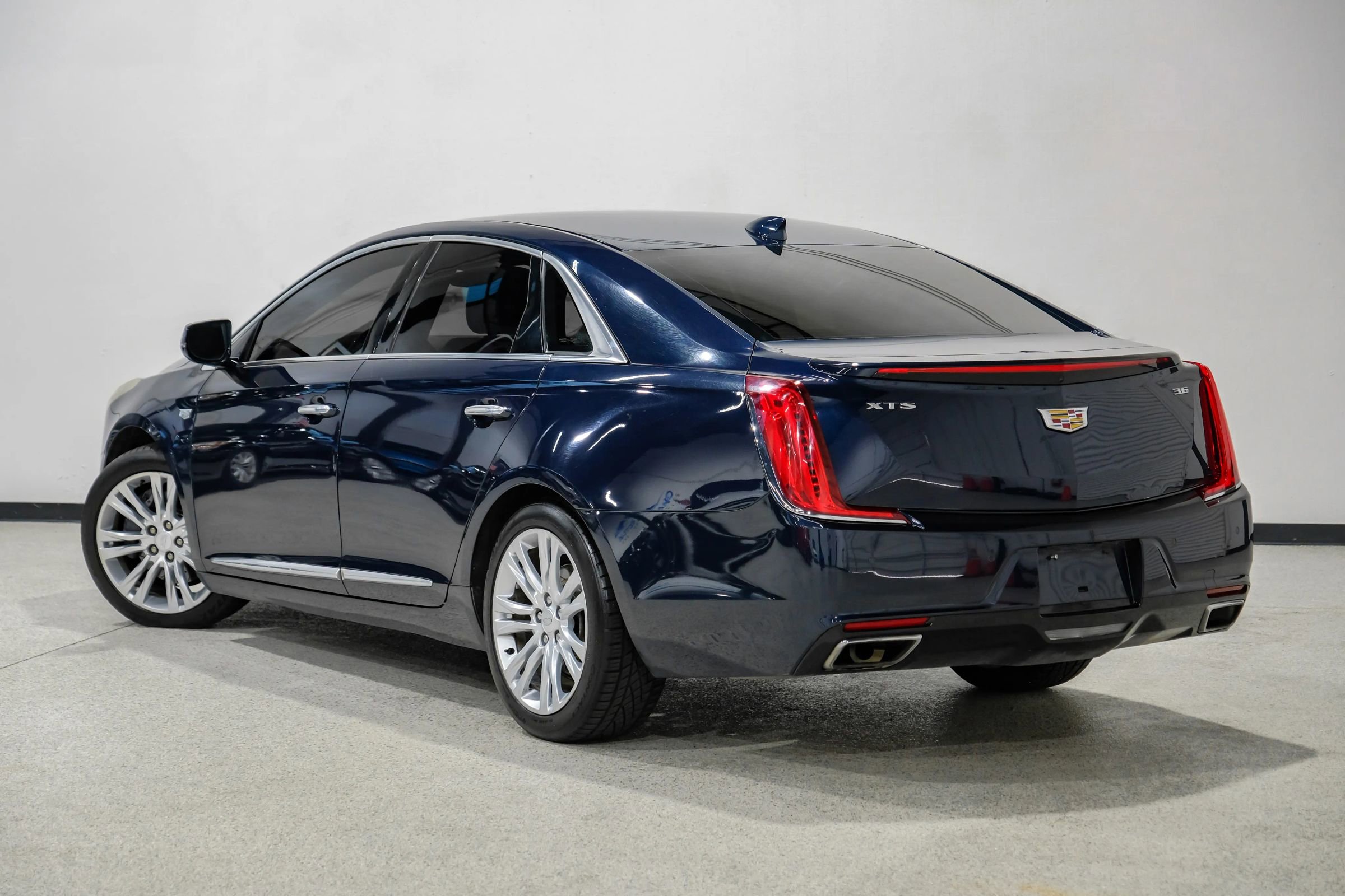 Used 2019 Cadillac XTS Luxury image 8