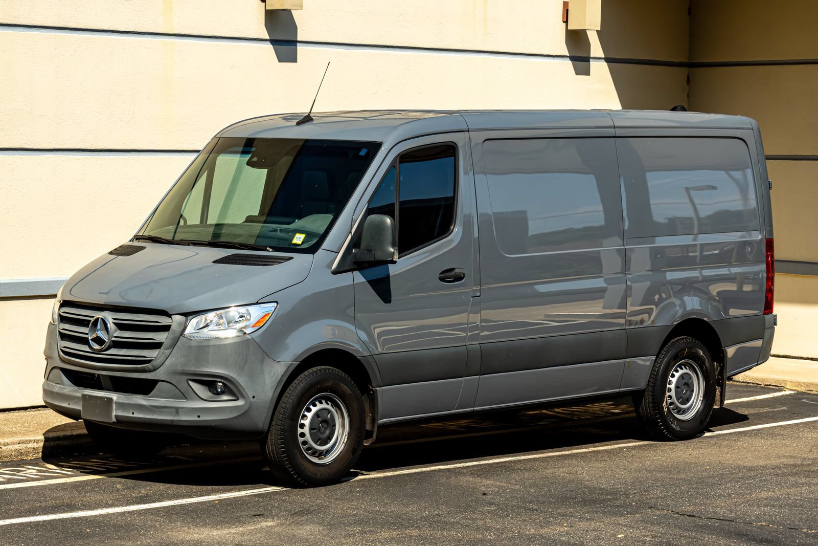 Used 2021 Mercedes-Benz Sprinter 2500 image 4