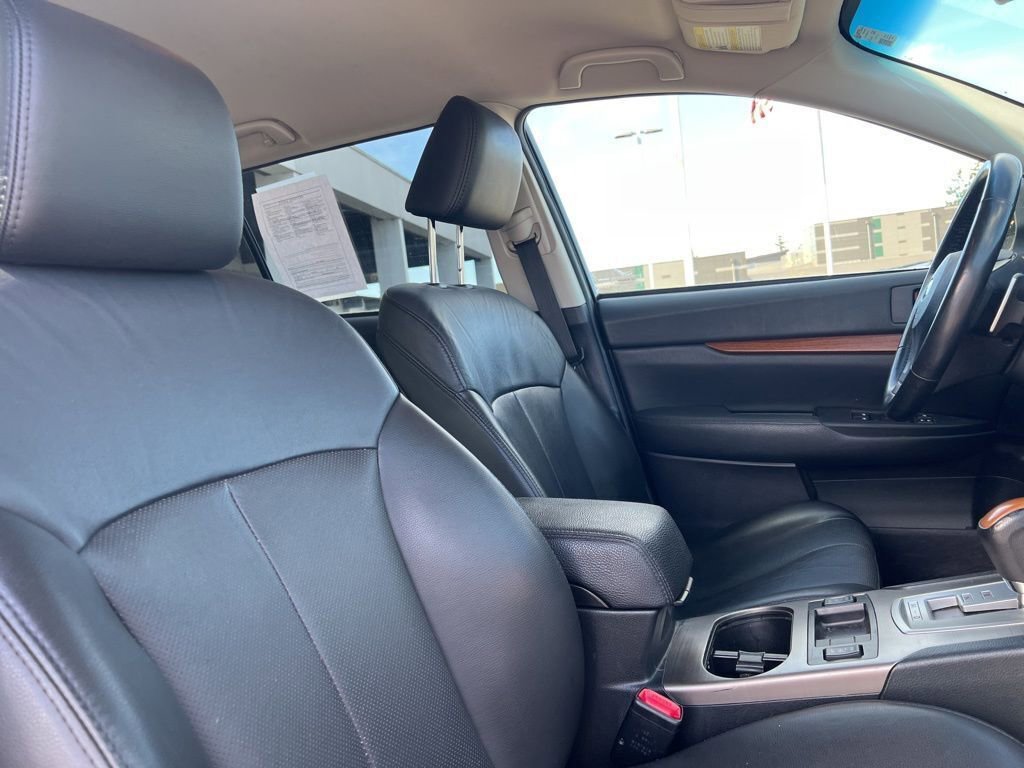 Used 2013 Subaru Outback 3.6R Limited w/ Popular Pkg 1B image 5