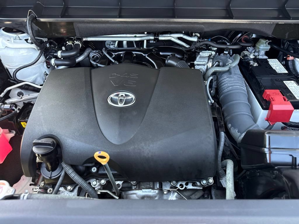 Used 2022 Toyota Highlander LE FWD image 35