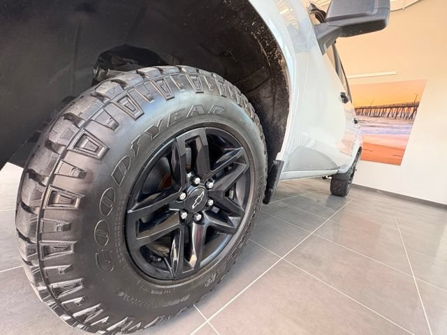 Used 2019 Chevrolet Silverado 1500 Custom Trail Boss w/ Custom Convenience Package AWD/4WD image 17