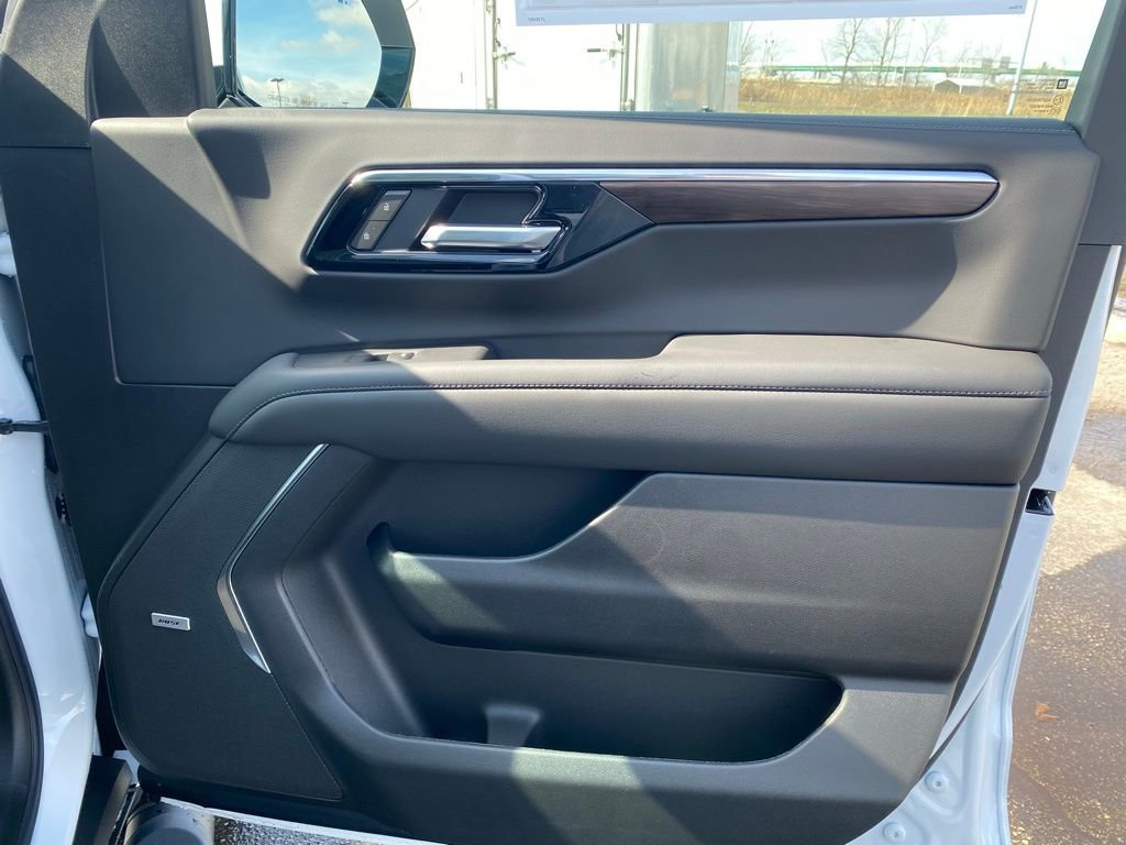 New 2026 Chevrolet Suburban Z71 w/ Comfort Package image 21