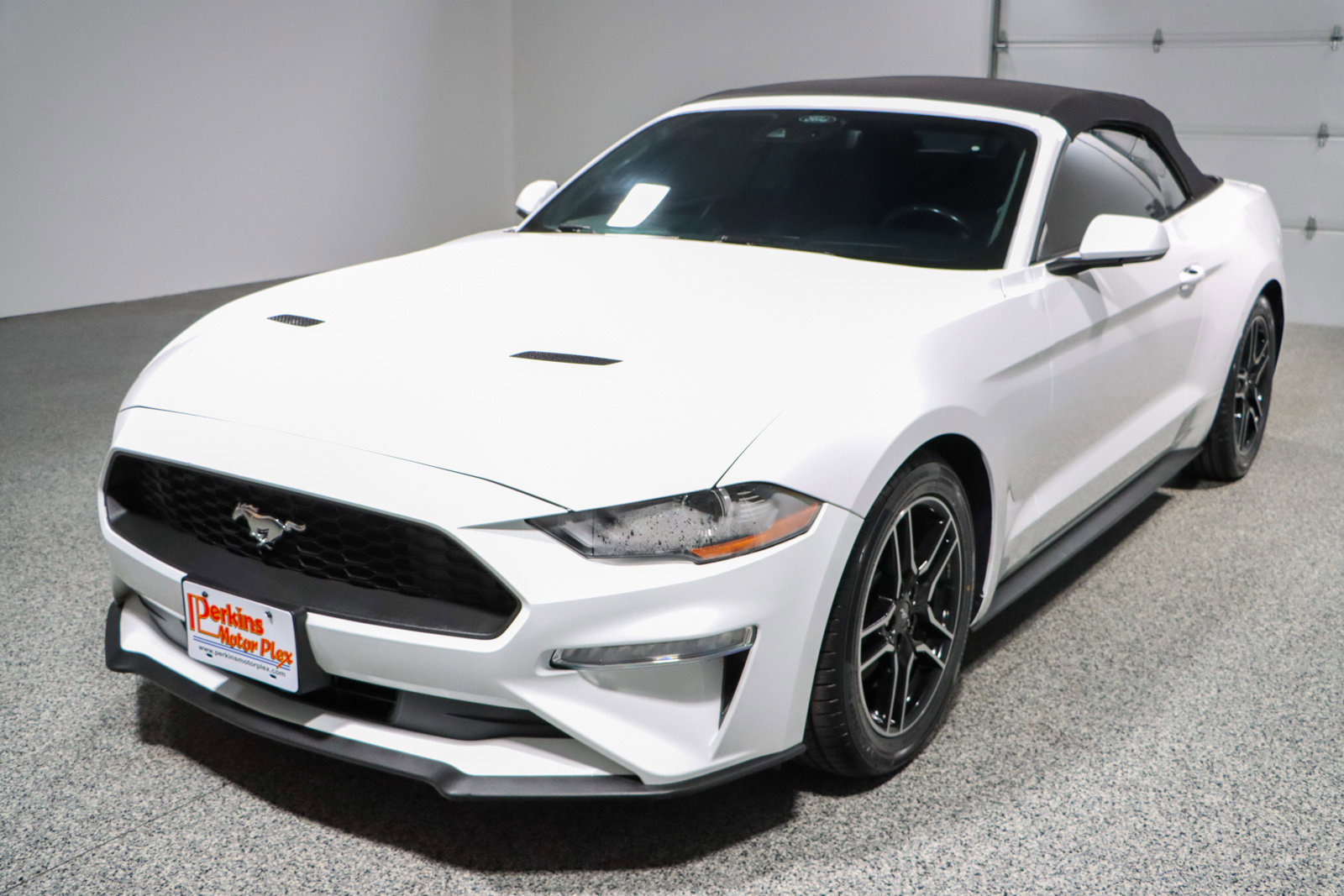 Used 2022 Ford Mustang Premium RWD image 29