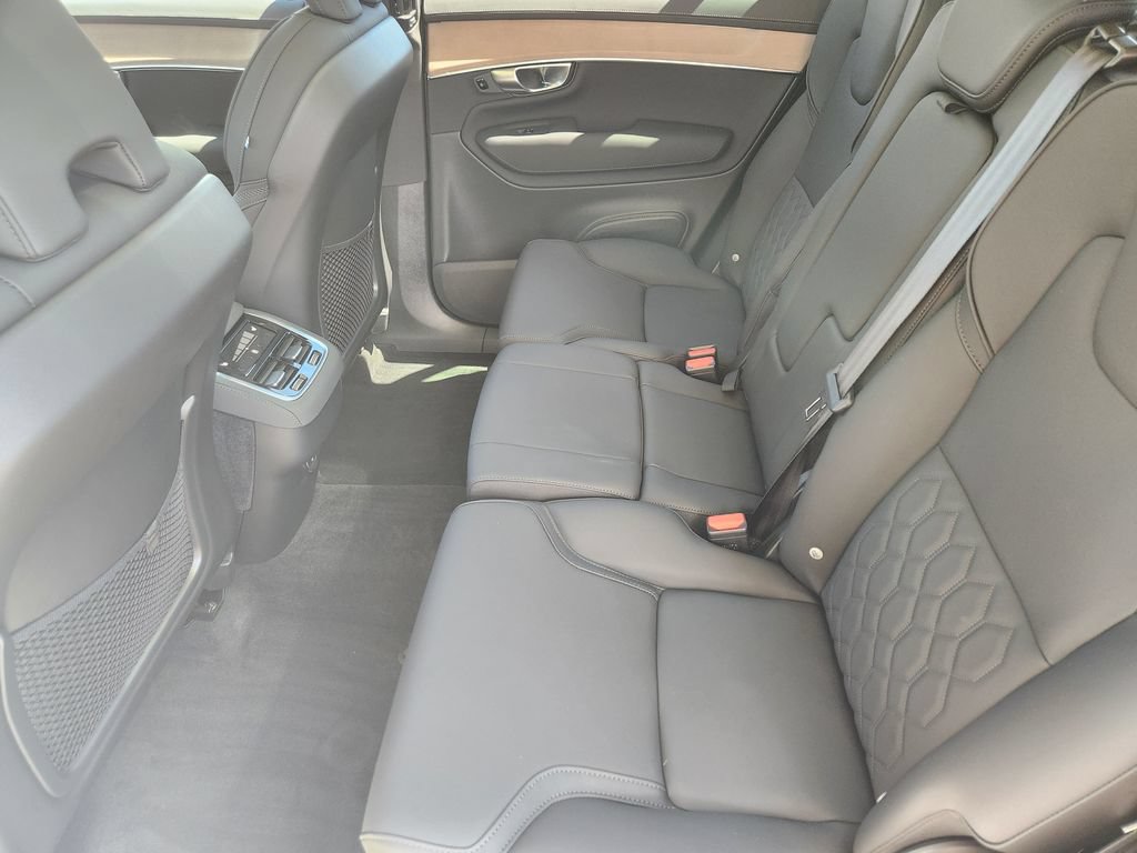 Used 2025 Volvo XC90 B6 Plus AWD/4WD image 18