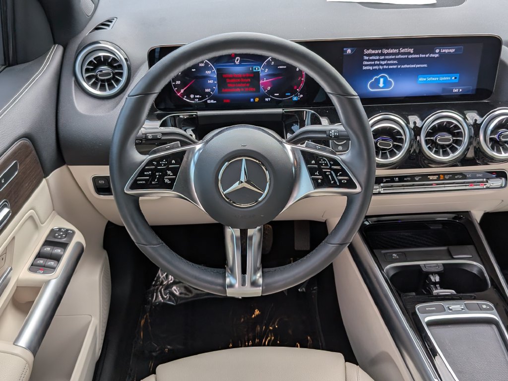 Used 2025 Mercedes-Benz GLA 250 4MATIC image 24