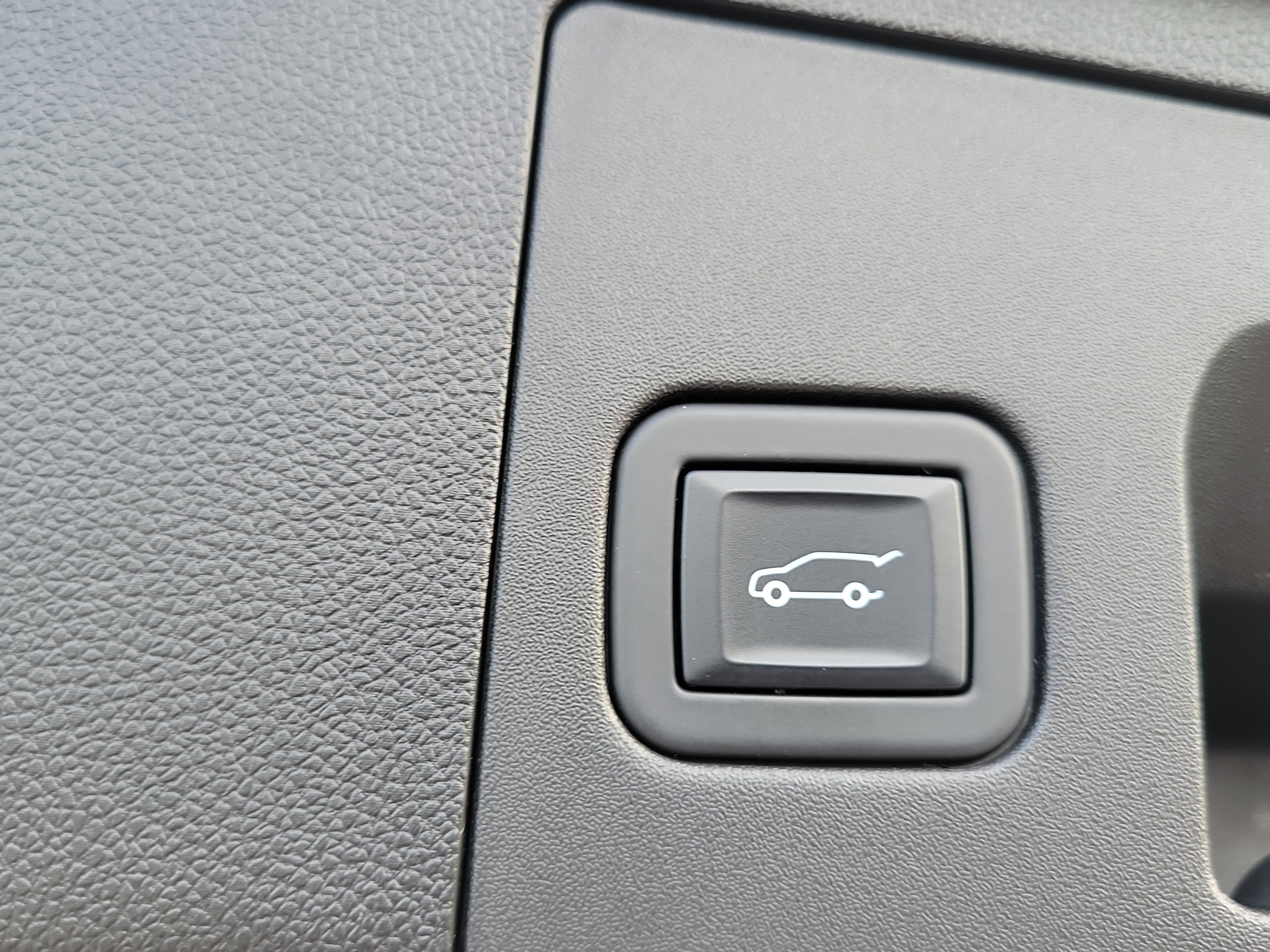 Used 2023 Cadillac XT4 Premium Luxury w/ Enhanced Visibility Package image 14