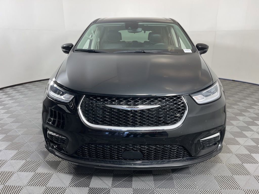 Used 2024 Chrysler Pacifica Touring-L image 18