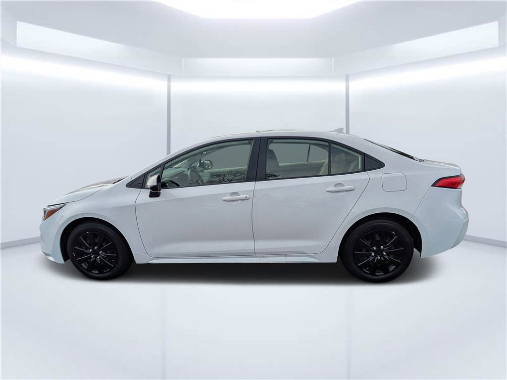 Used 2025 Toyota Corolla LE image 6