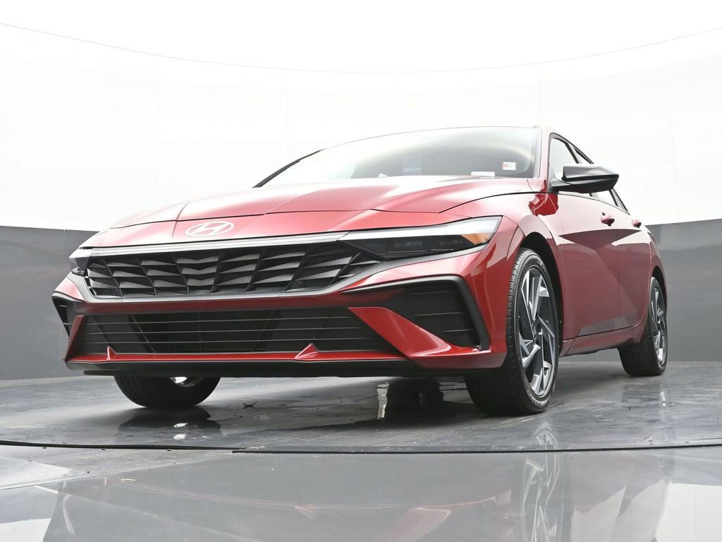 Certified 2025 Hyundai Elantra Sport image 48