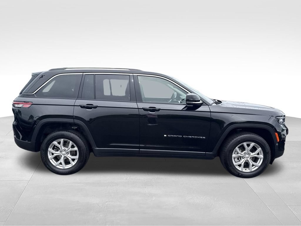 Used 2023 Jeep Grand Cherokee Limited AWD/4WD image 2