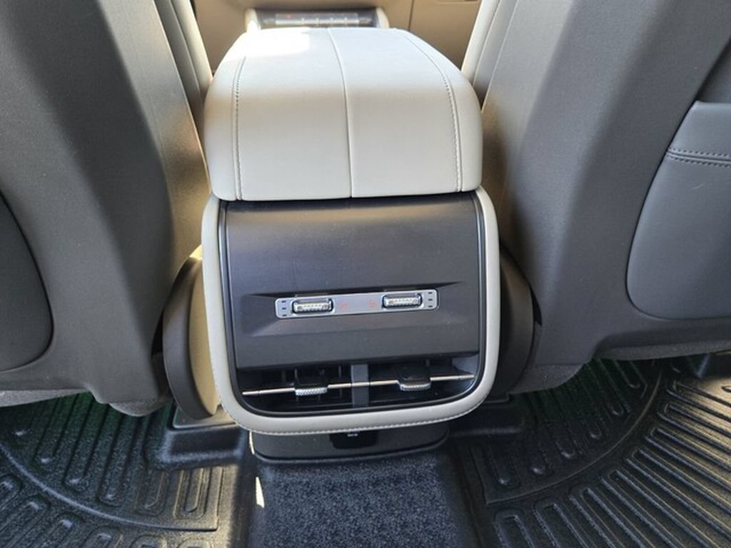Used 2025 Lincoln Nautilus Reserve AWD/4WD image 15
