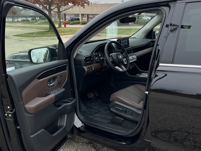 Certified 2025 Honda Pilot Elite image 19