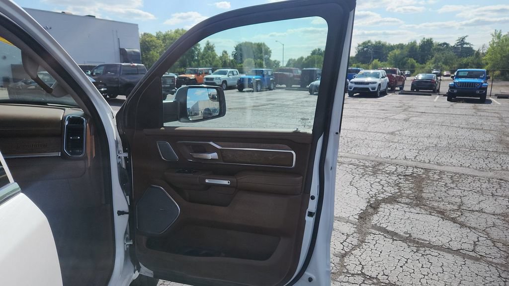 Used 2024 RAM 1500 Limited AWD/4WD image 9