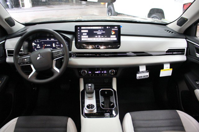 New 2026 Mitsubishi Outlander SE image 20