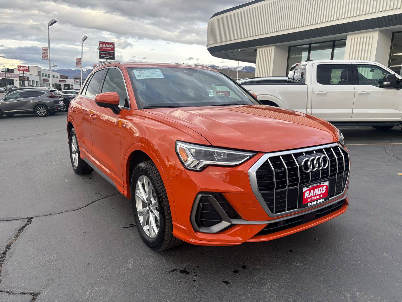 Used 2023 Audi Q3 2.0T Premium Plus w/ Premium Plus Package AWD/4WD image 2