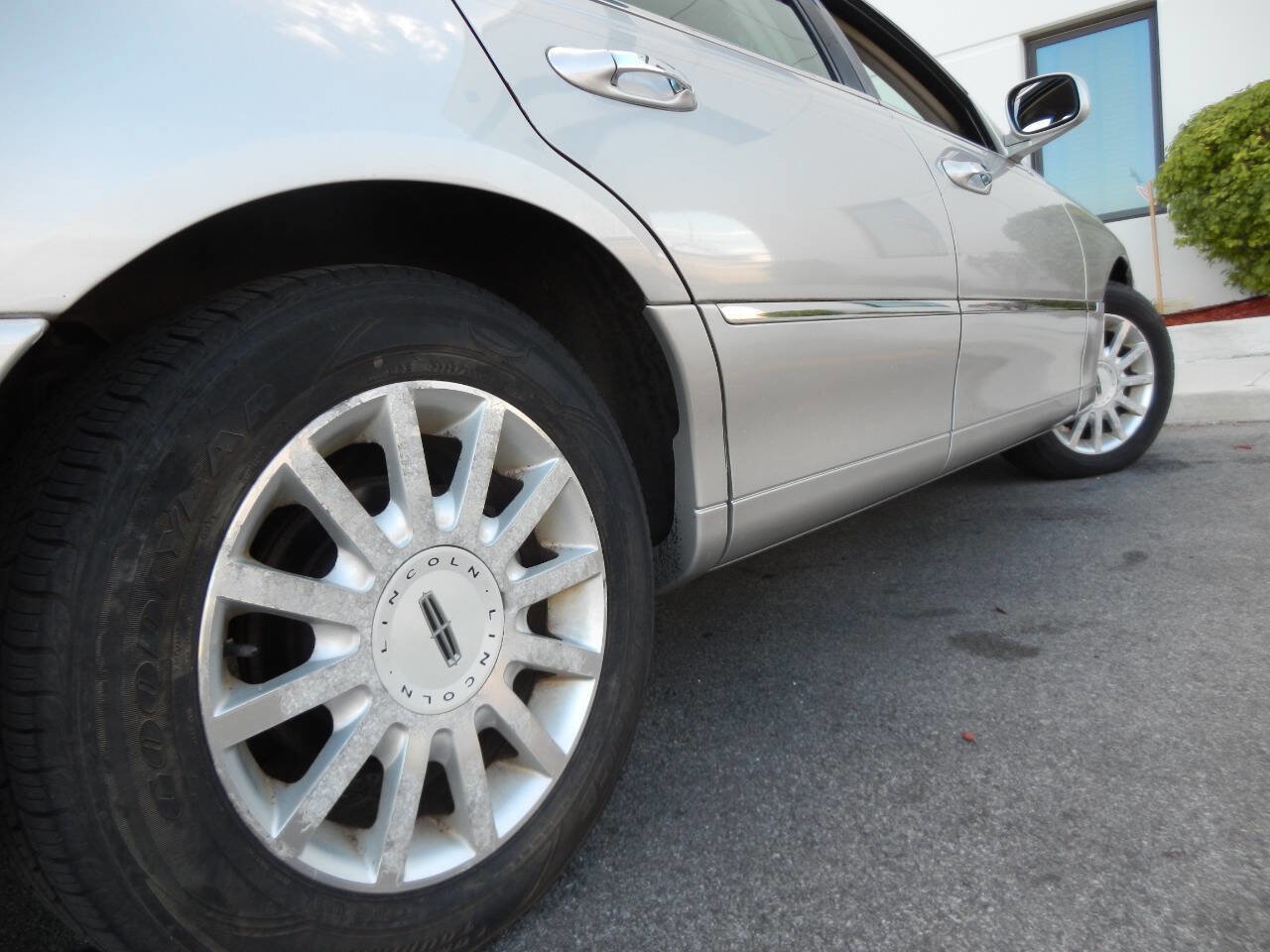 Used 2007 Lincoln Town Car Signature image 18