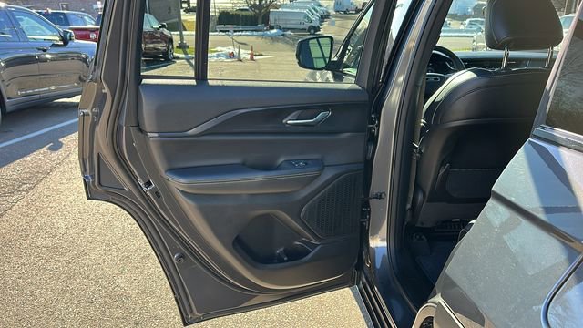 Used 2025 Jeep Grand Cherokee Altitude image 20