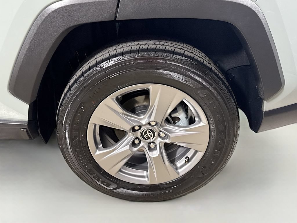 Used 2023 Toyota RAV4 XLE AWD/4WD image 9
