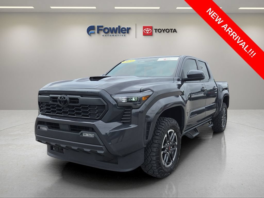 Used 2025 Toyota Tacoma TRD Sport AWD/4WD image 3