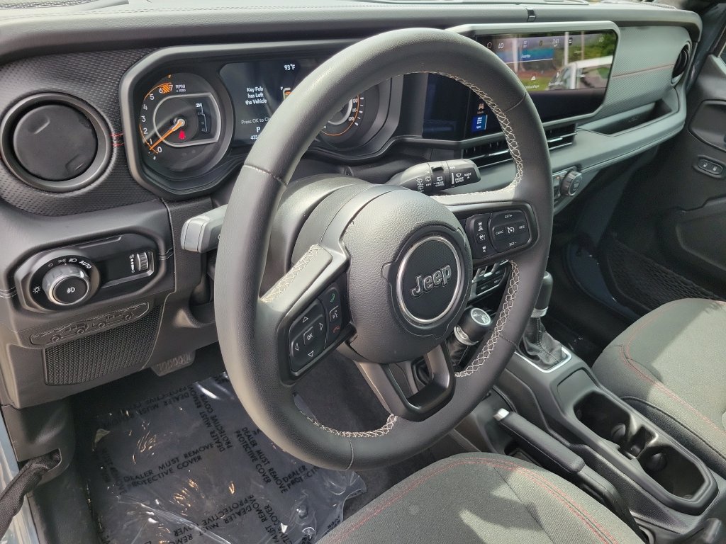 Used 2025 Jeep Wrangler Unlimited Rubicon AWD/4WD image 18