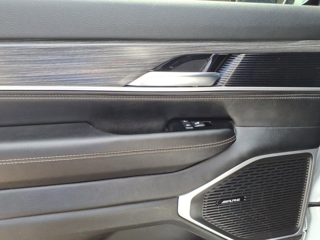 Used 2024 Jeep Wagoneer L Series II image 10