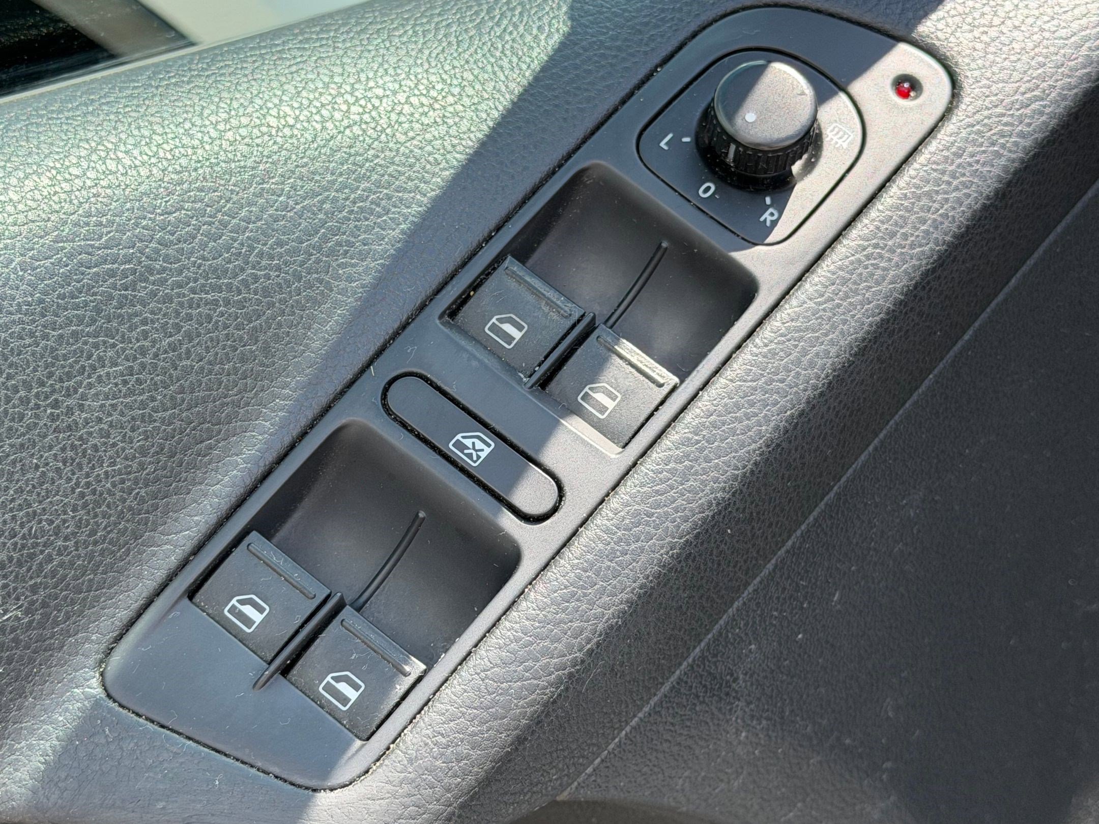 Used 2014 Volkswagen Tiguan SE FWD image 20