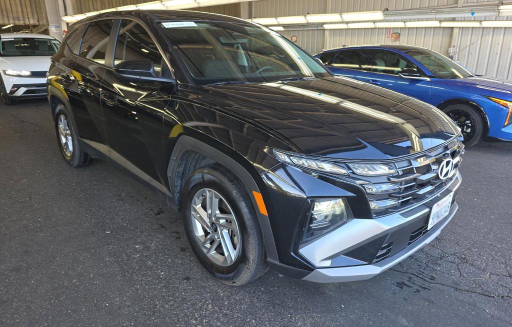 Used 2025 Hyundai Tucson SE image 2