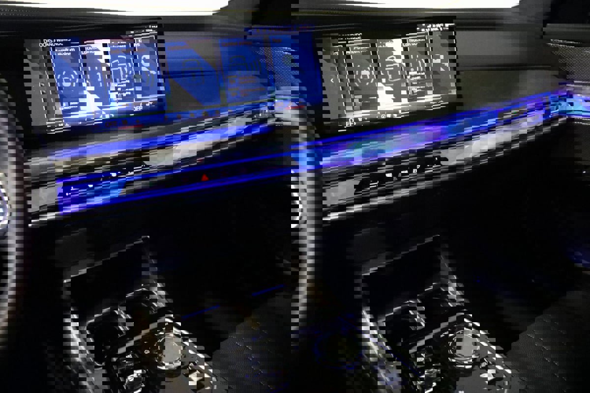 Used 2023 BMW 760i xDrive image 55