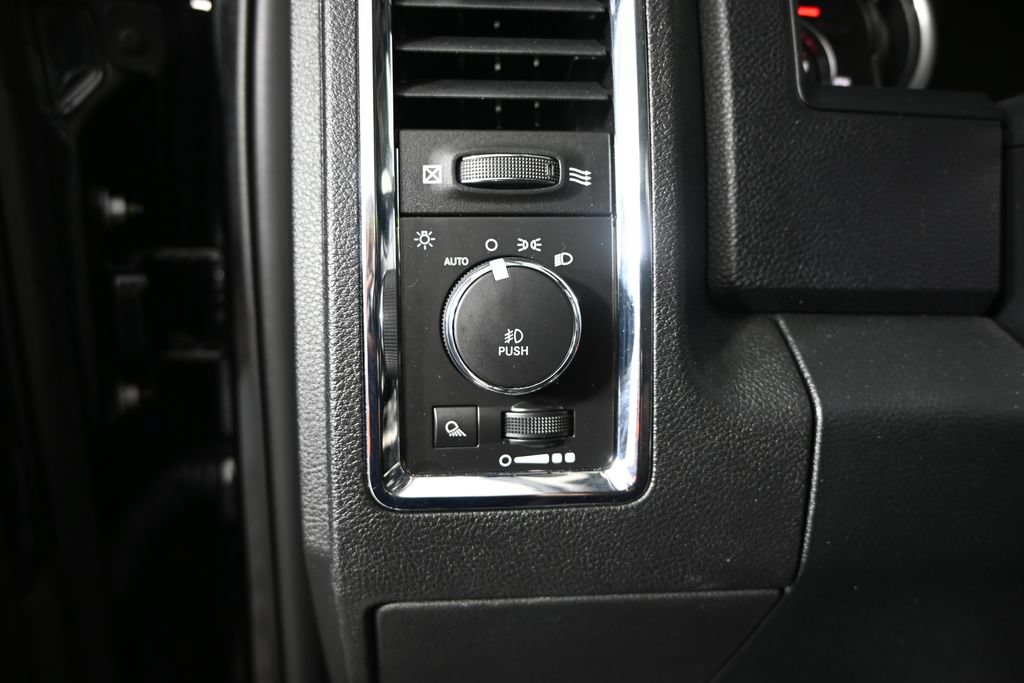 Used 2016 RAM 1500 Laramie w/ Convenience Group AWD/4WD image 24
